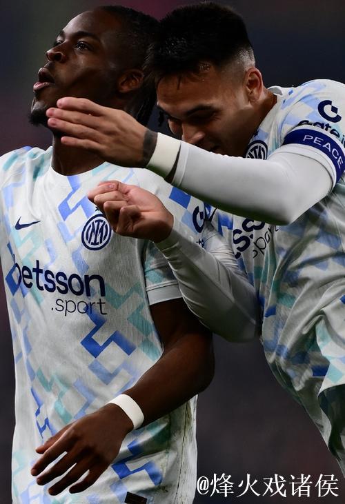 劳塔罗传射建功，国米2:1逆转登顶意甲，比肩姆巴佩哈兰德